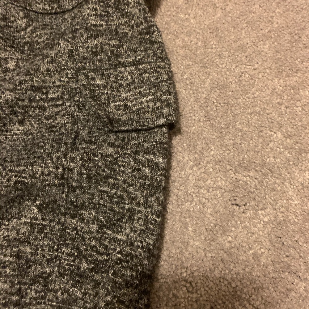 Gray sweatpants with pockets on the side - Picture 3 of 5